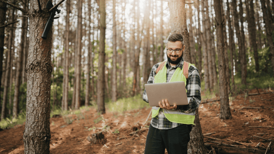 Environmental-testing-VERTEX-woods-laptop-1400x788